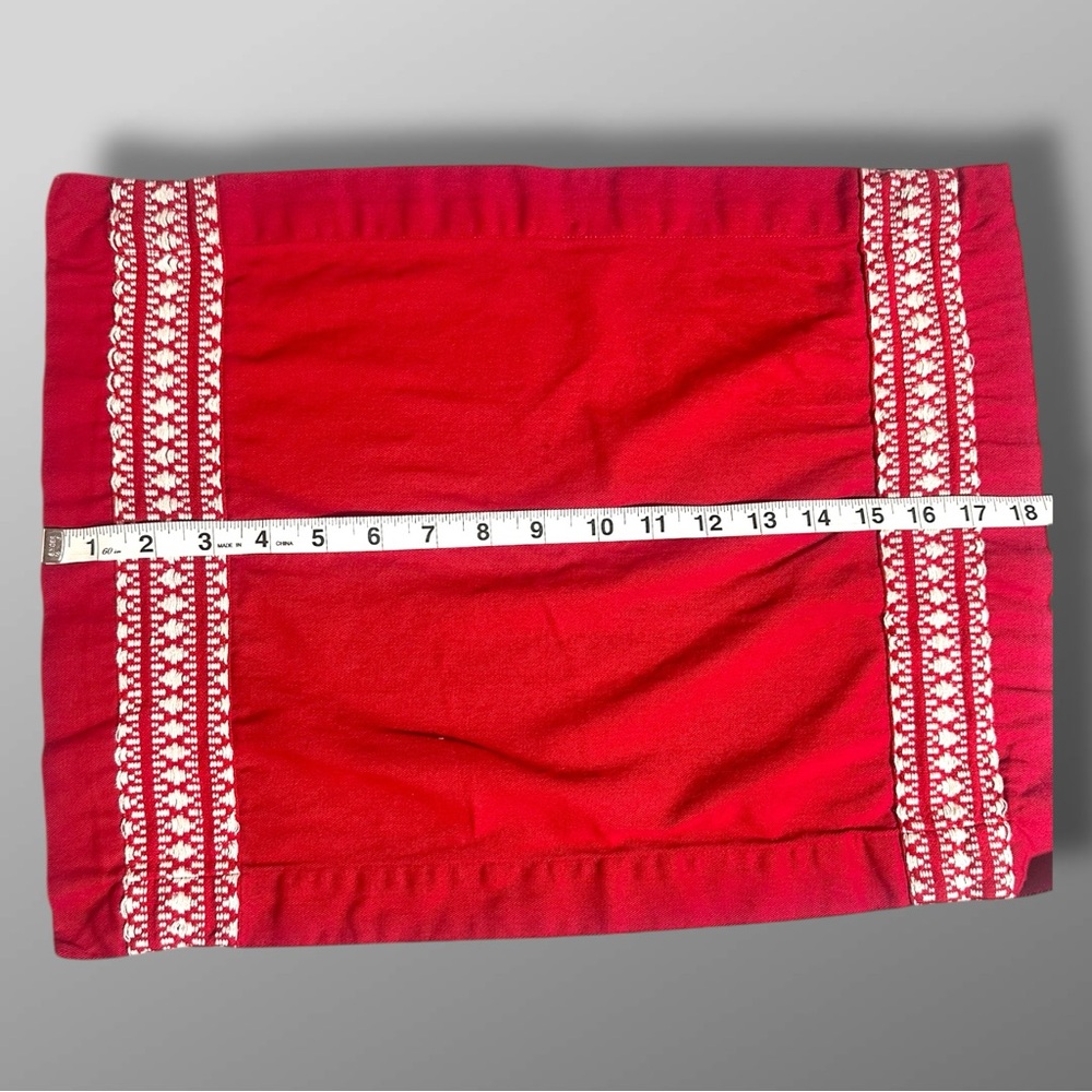 Set of 8 Red Embroidered Placemats 18x14 Holiday Christmas Table Decor Festive - Picture 6 of 7